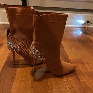 Elegant Tan knit rhinestone Stiletto Booties size    8